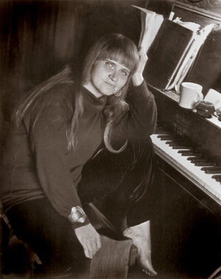 Judy Mayhan in her home studio, photo � Nicholas Wilson 1982.